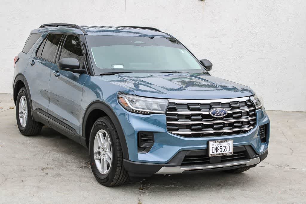 Used 2026 Ford Explorer Active AWD/4WD image 3