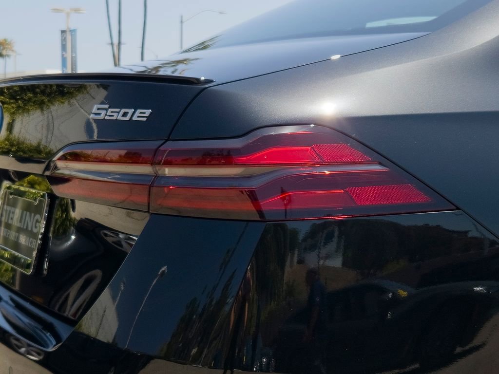 New 2026 BMW 550e xDrive AWD/4WD image 5