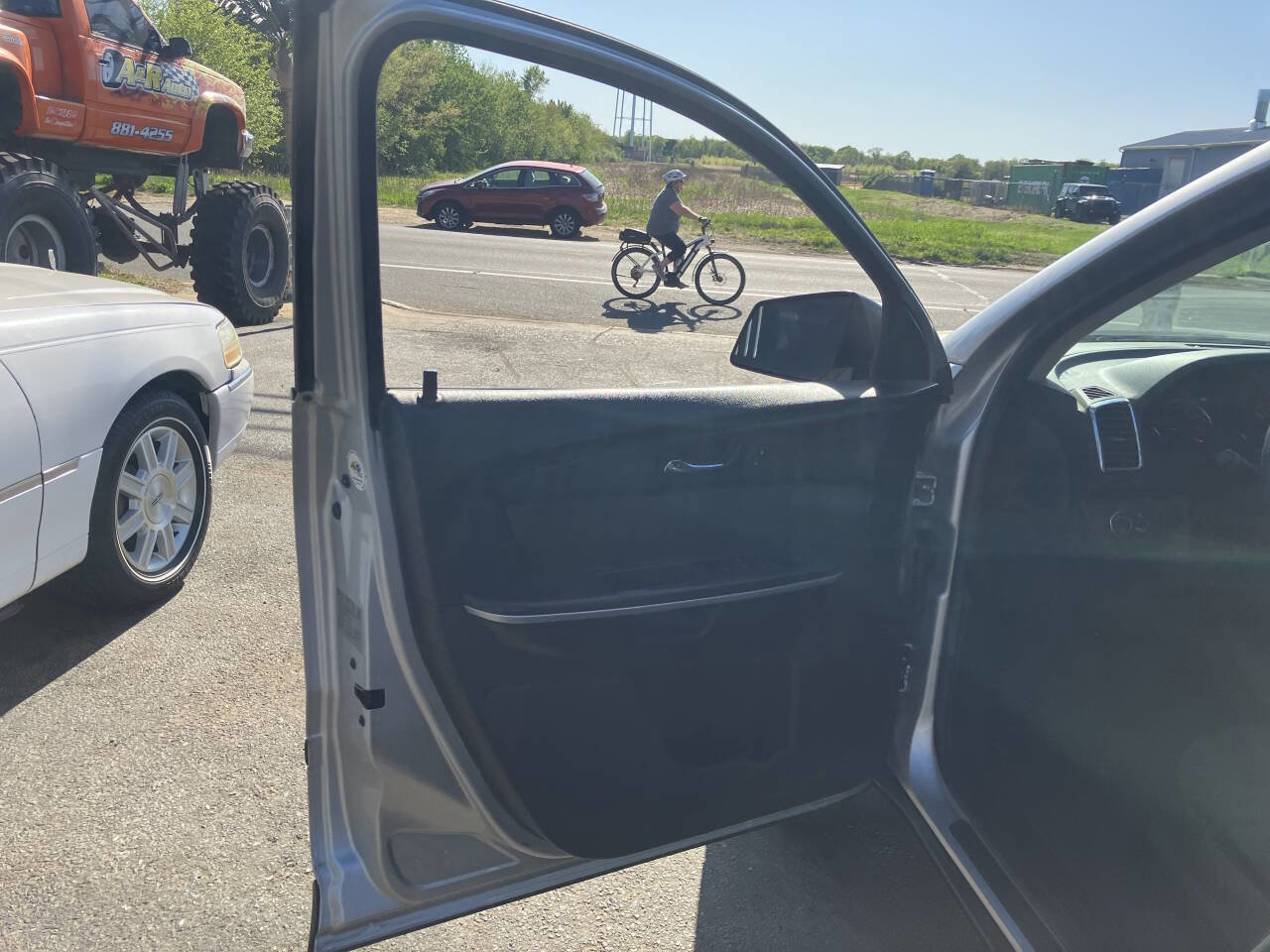 Used 2010 GMC Acadia SL image 17