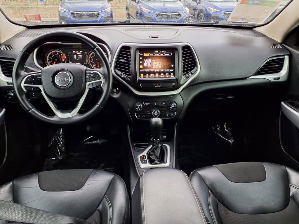 Used 2018 Jeep Cherokee Latitude Plus w/ Comfort/Convenience Group video 2