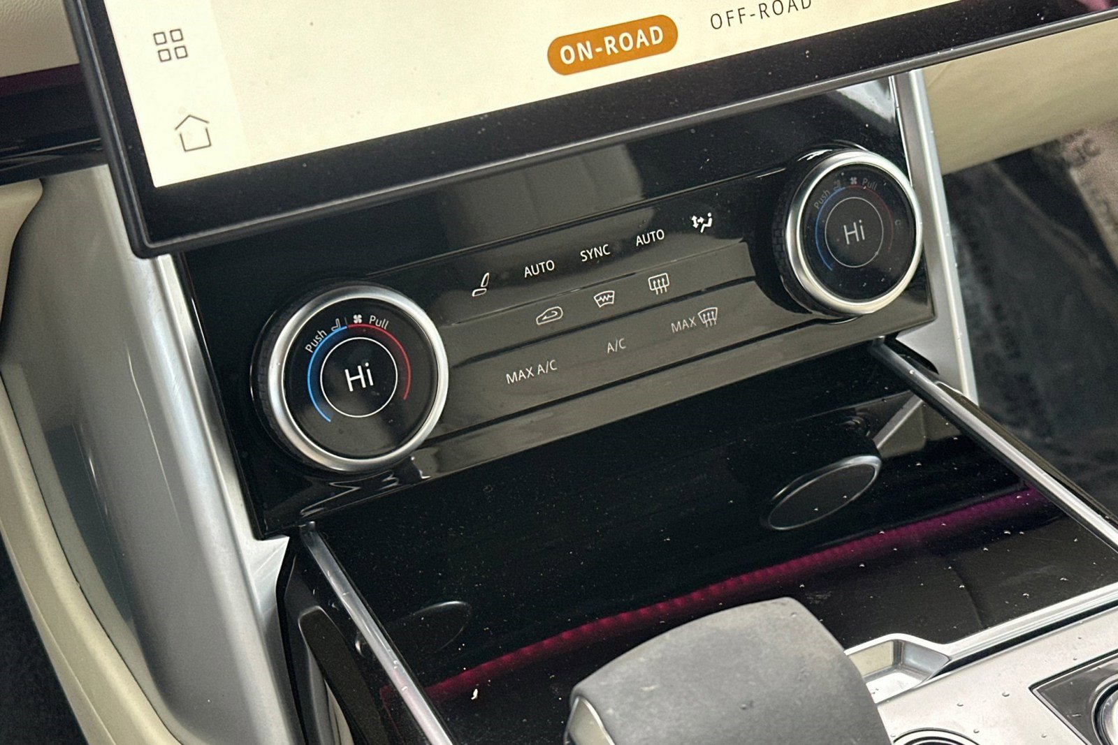 Used 2023 Land Rover Range Rover SE image 23