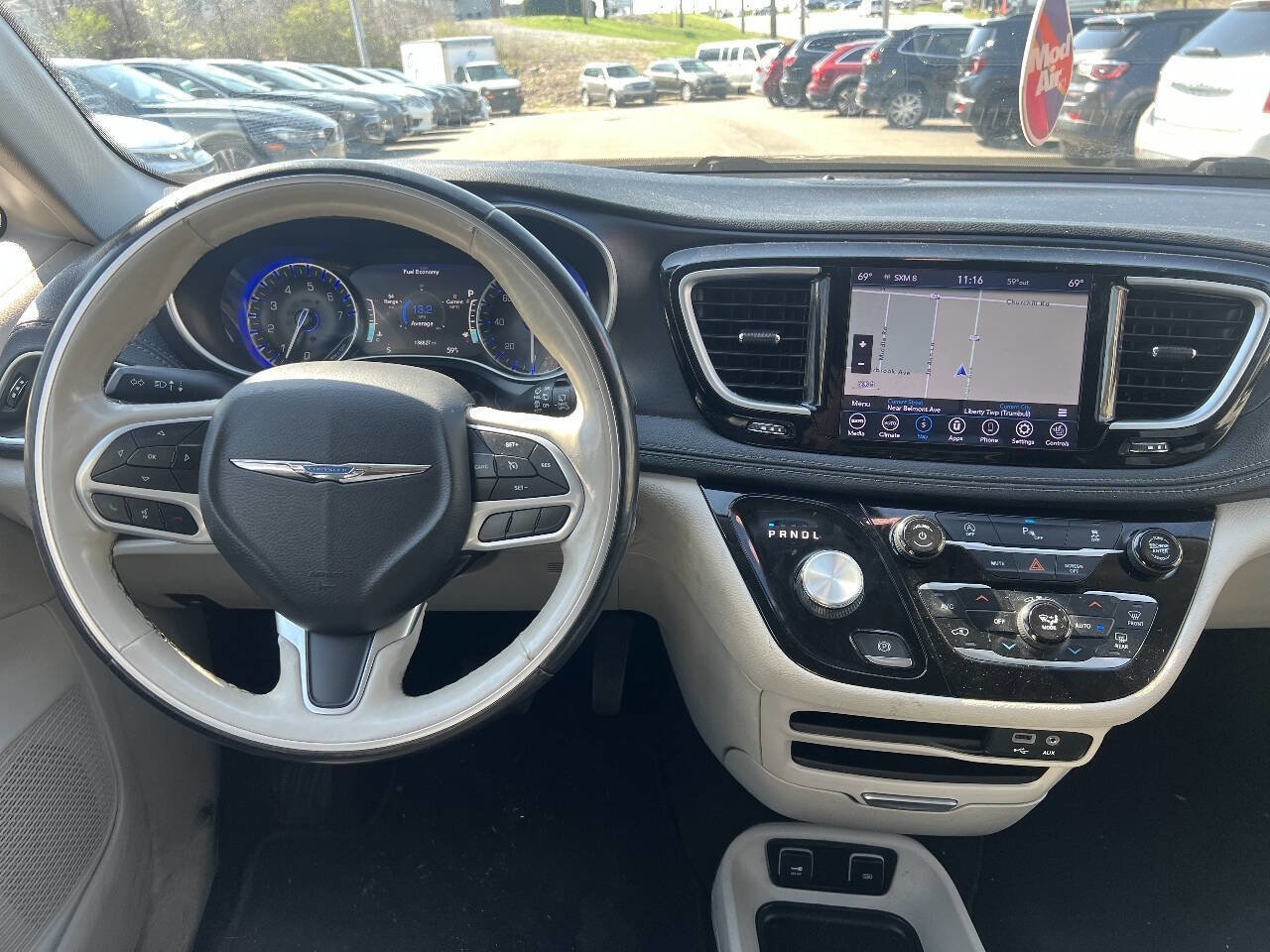 Used 2020 Chrysler Pacifica Limited FWD image 19