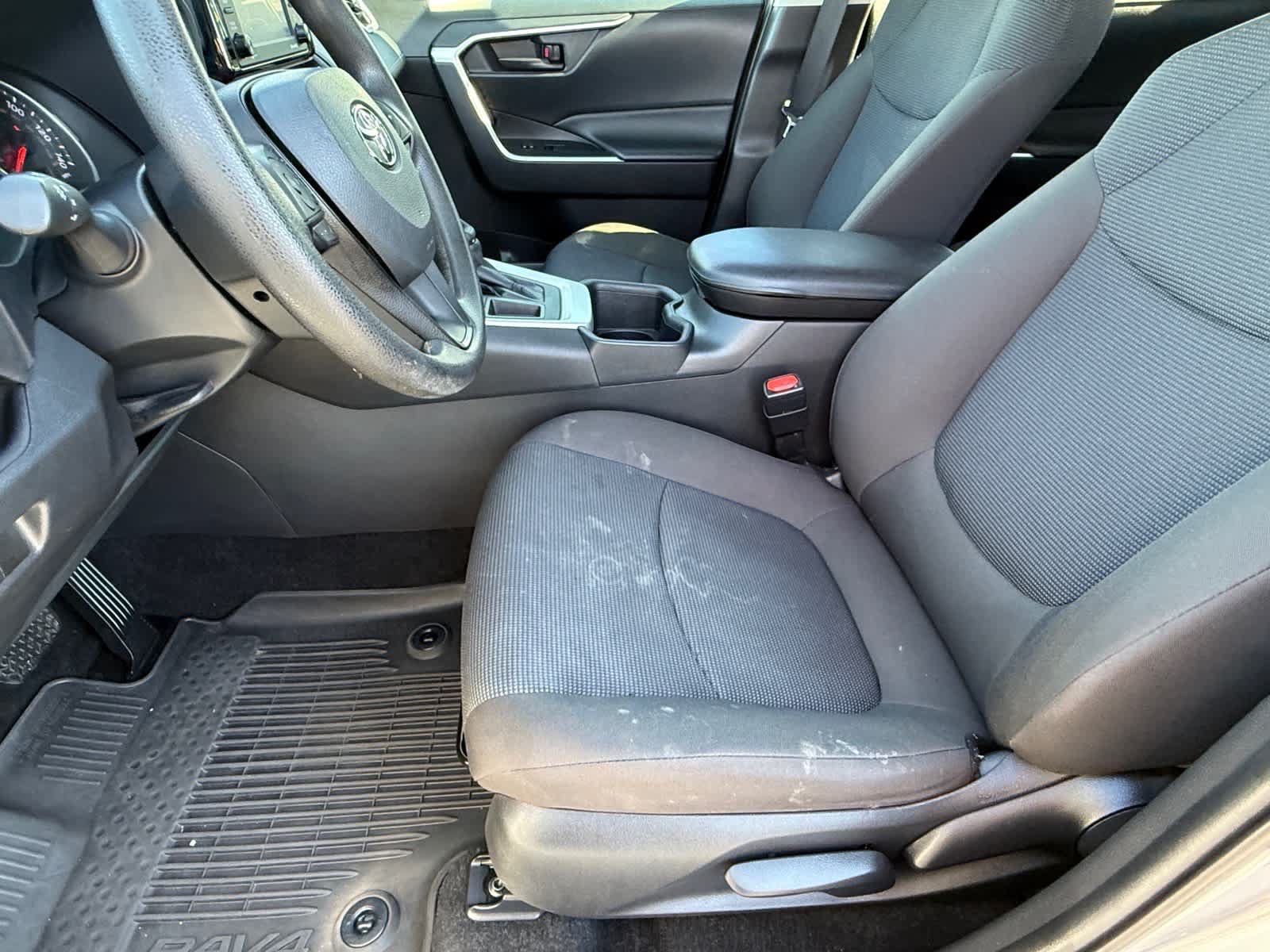 Used 2022 Toyota RAV4 LE FWD image 13
