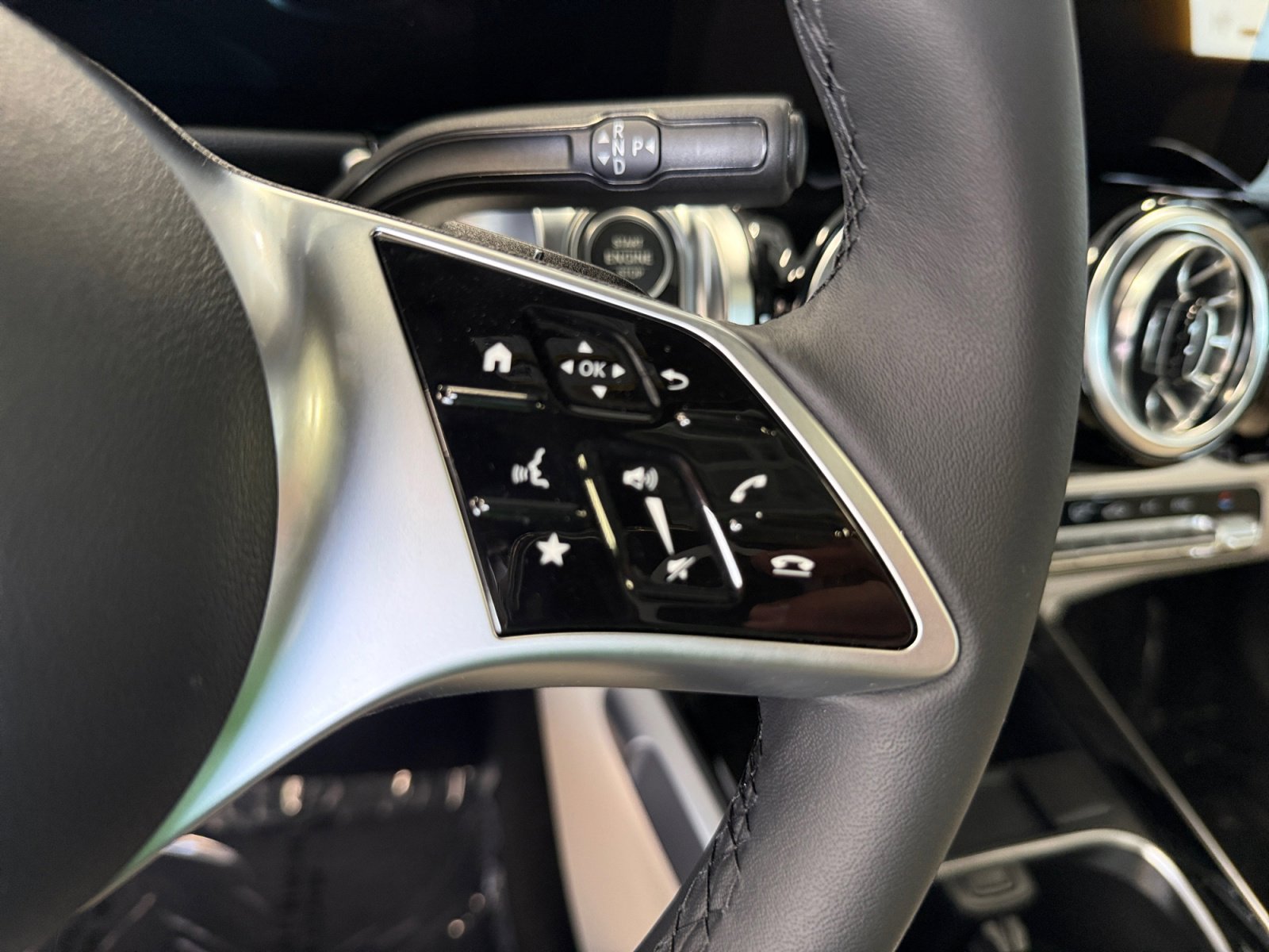 Used 2026 Mercedes-Benz GLB 250 4MATIC image 31