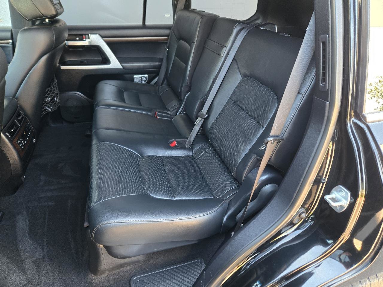 Used 2020 Toyota Land Cruiser Heritage Edition image 32