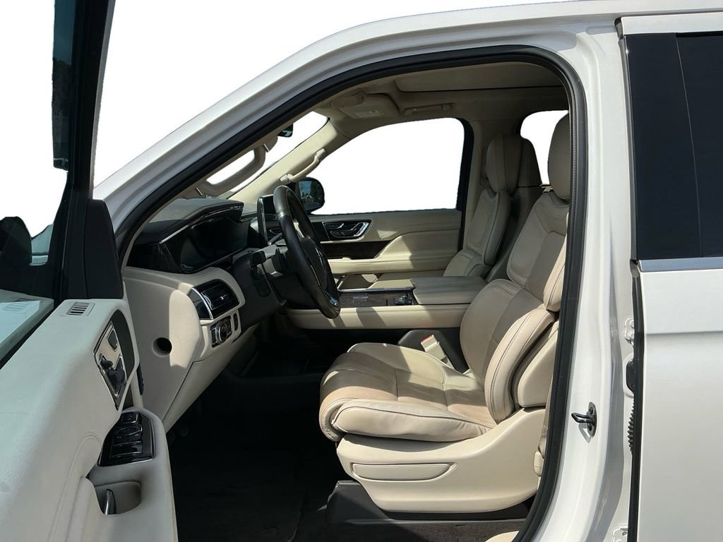 Used 2018 Lincoln Navigator Reserve image 14