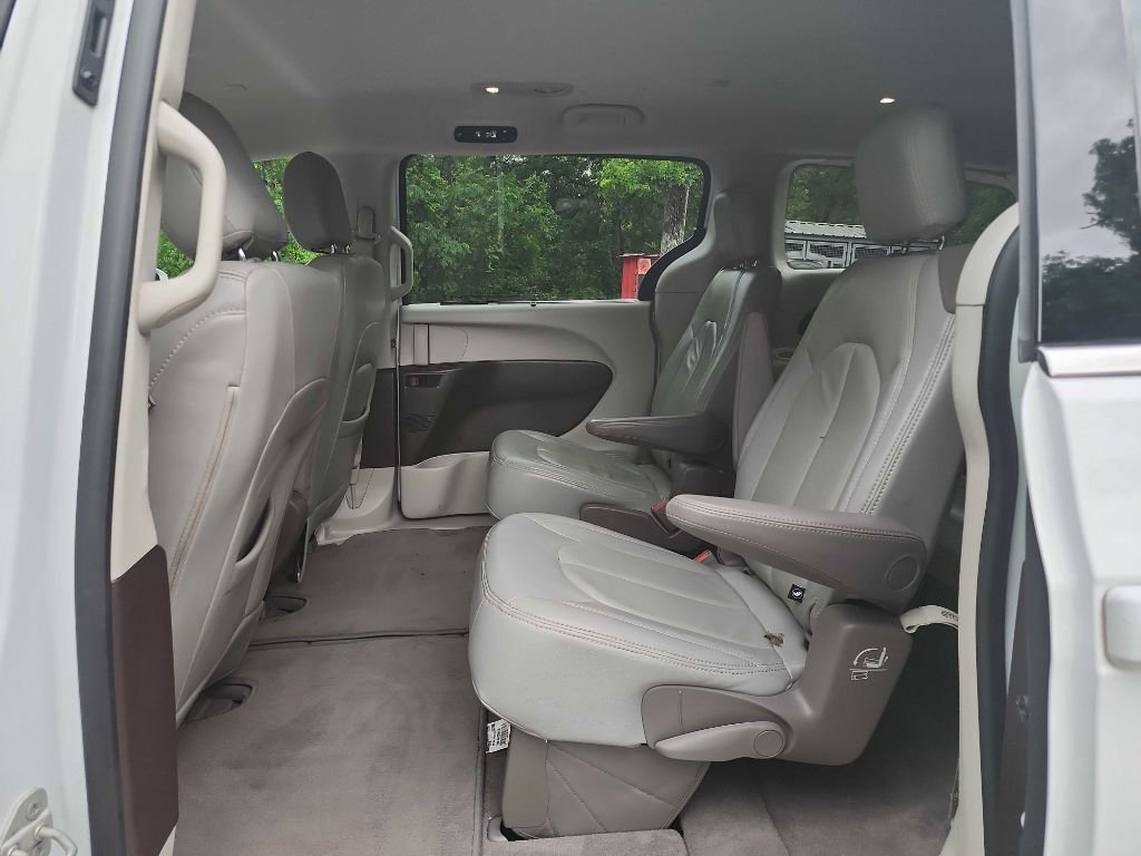 Used 2019 Chrysler Pacifica Touring Plus w/ Tire & Wheel Group image 26