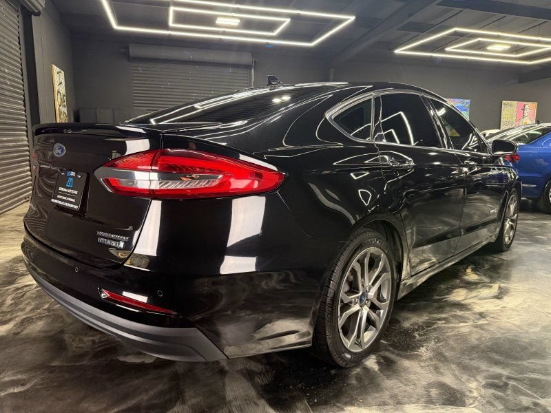Used 2019 Ford Fusion Titanium FWD image 5