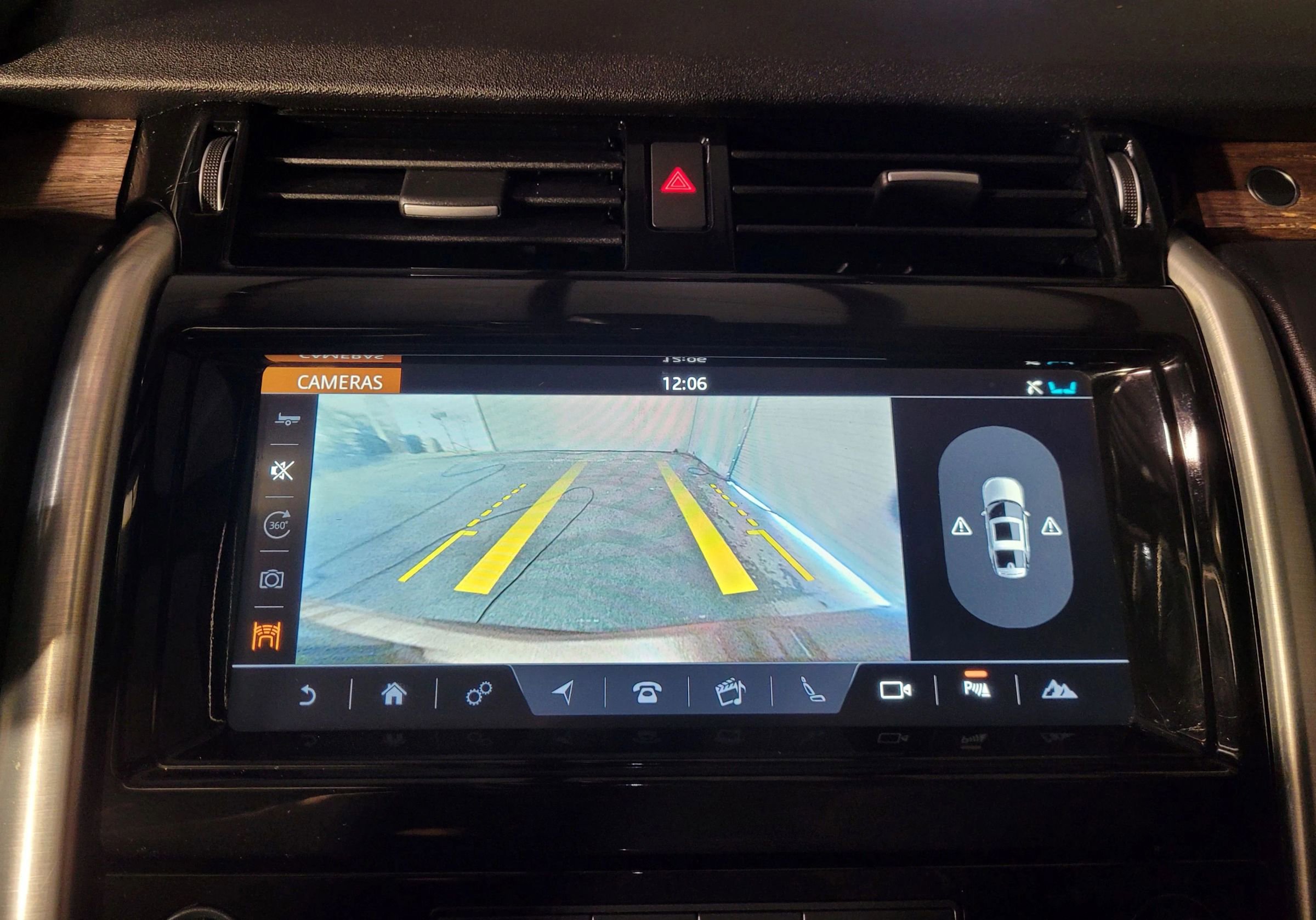 Used 2018 Land Rover Discovery HSE Luxury image 35