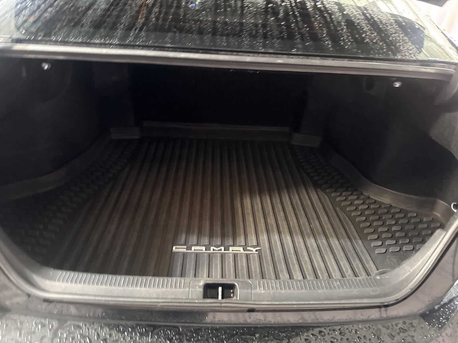 Used 2018 Toyota Camry SE FWD image 12