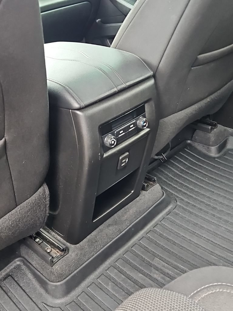Used 2023 Chevrolet Traverse LT FWD image 21
