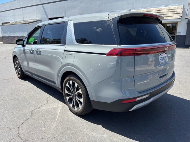 Used 2023 Kia Carnival EX image 8
