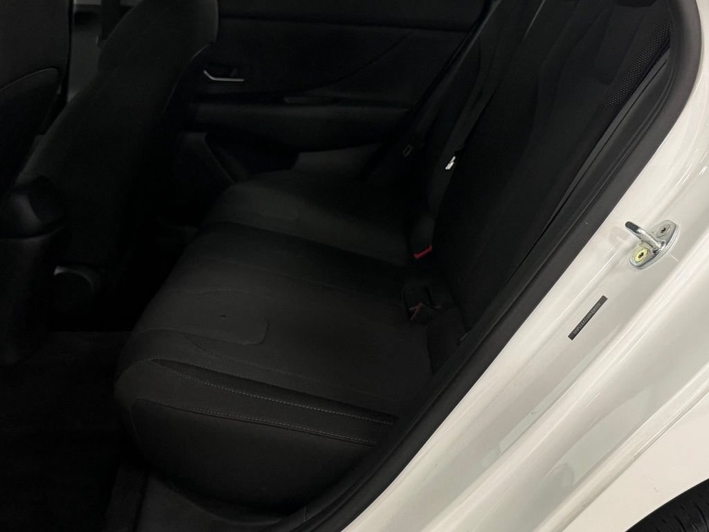Certified 2023 Hyundai Elantra SE FWD image 21