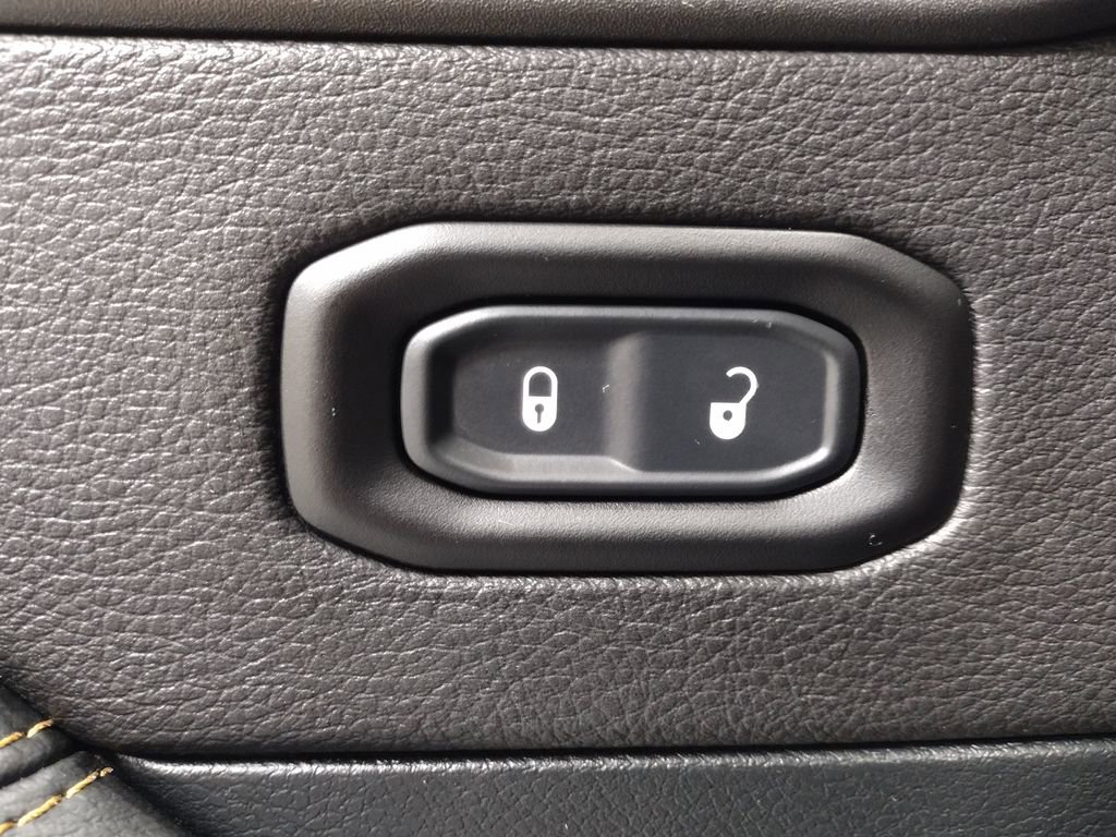 Used 2020 Jeep Wrangler Unlimited Sahara image 28