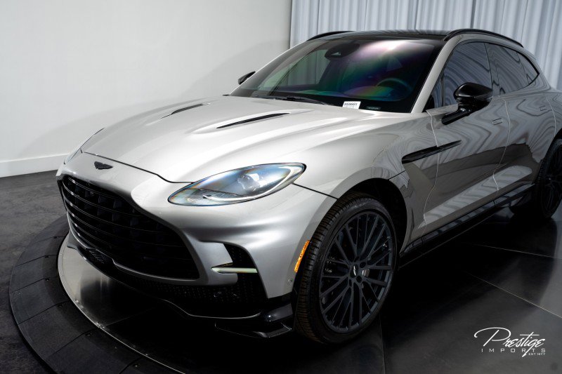 Used 2025 Aston Martin DBX 707 image 9