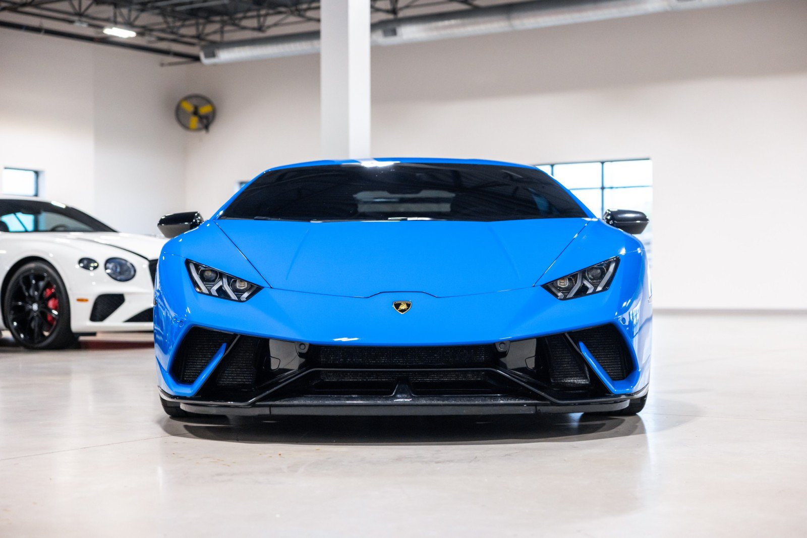 Used 2018 Lamborghini Huracan Performante AWD/4WD image 2