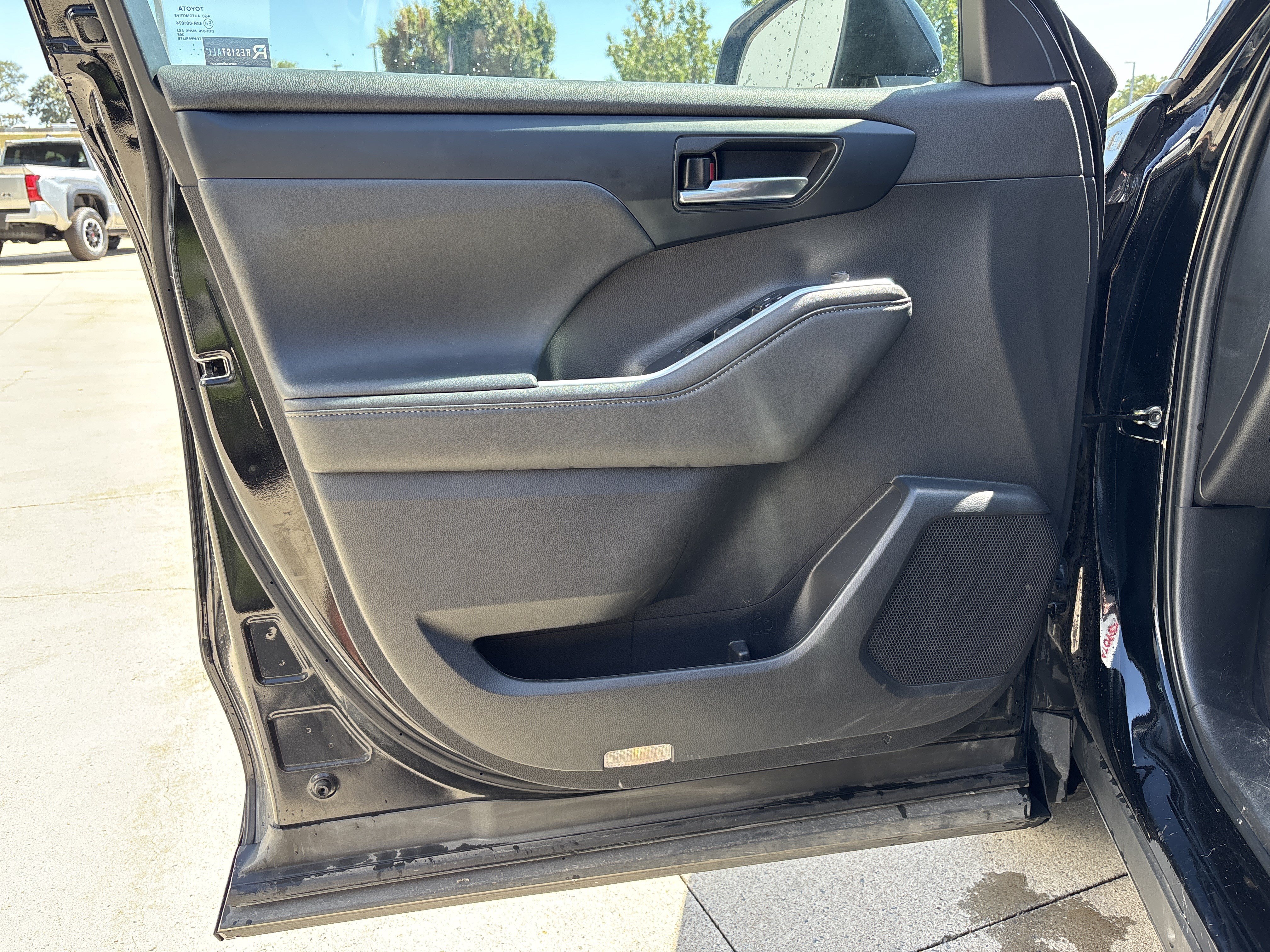 Used 2023 Toyota Highlander XSE AWD/4WD image 13