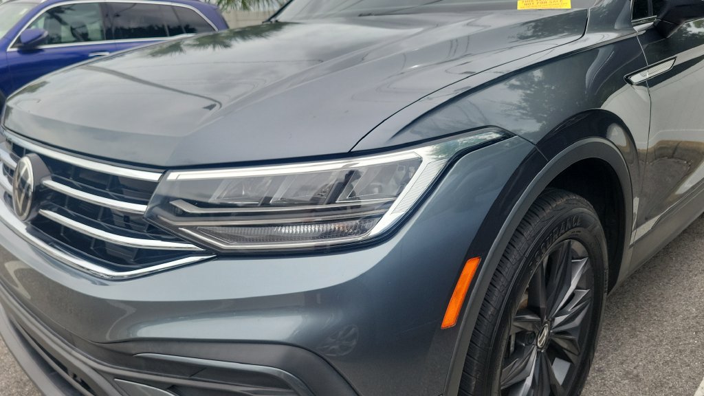 Used 2022 Volkswagen Tiguan SE w/ Panoramic Sunroof Package AWD/4WD image 2