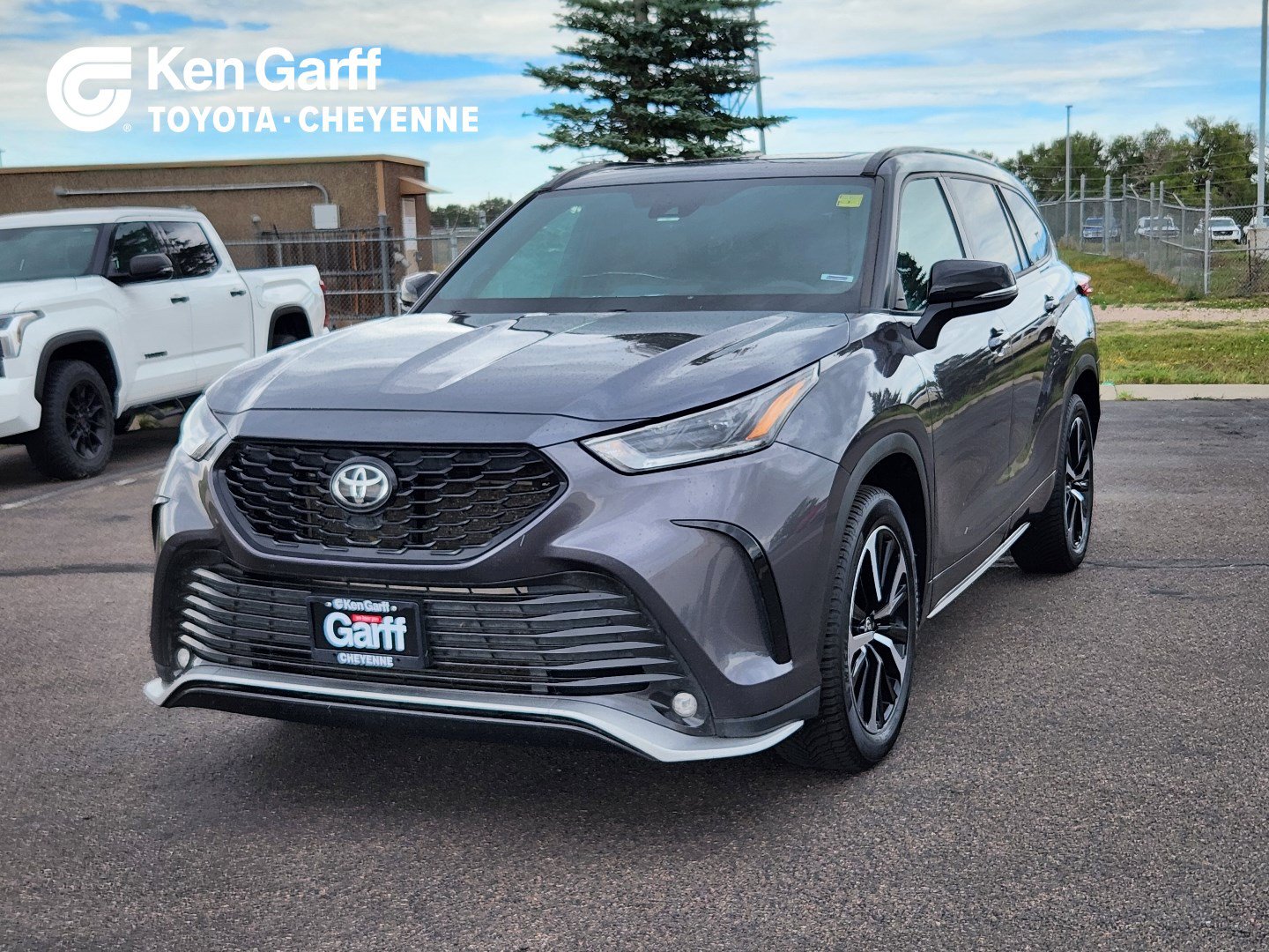 Used 2022 Toyota Highlander XSE FWD video 1