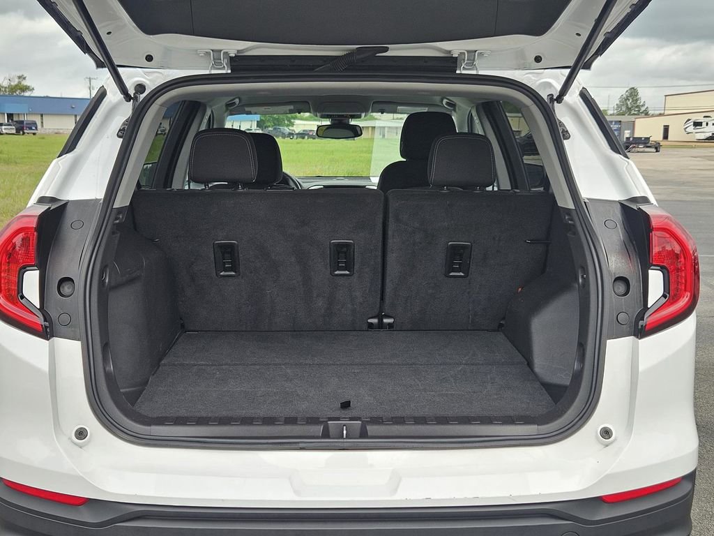 Used 2024 GMC Terrain SLE FWD image 10