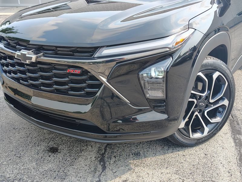 Certified 2024 Chevrolet Trax RS FWD image 2