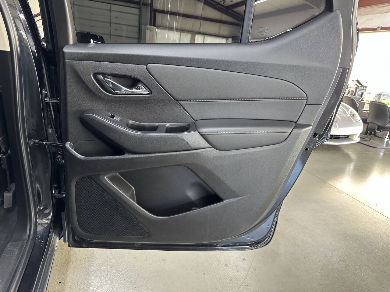 Used 2019 Chevrolet Traverse LT w/ LPO, Floor Liner Package FWD image 16