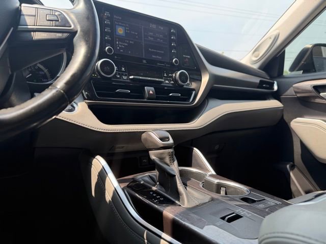 Used 2020 Toyota Highlander Limited image 24