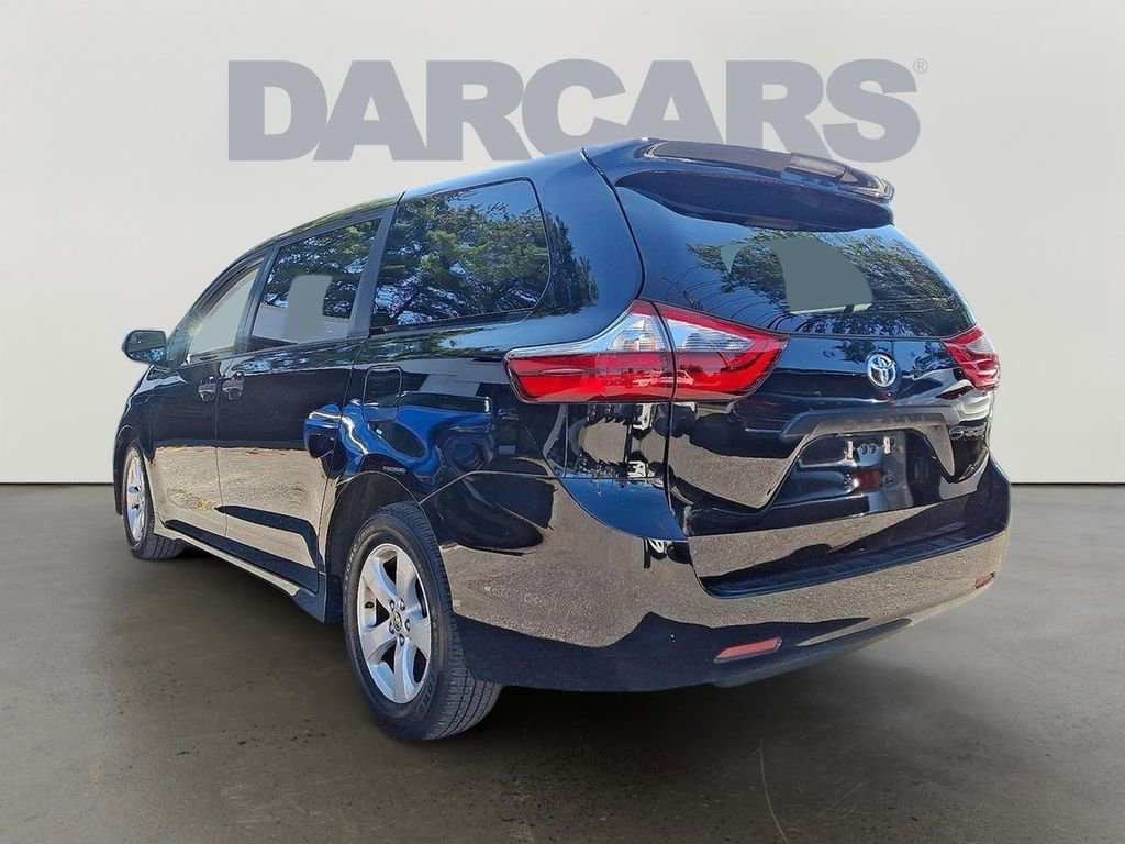 Used 2020 Toyota Sienna L image 4