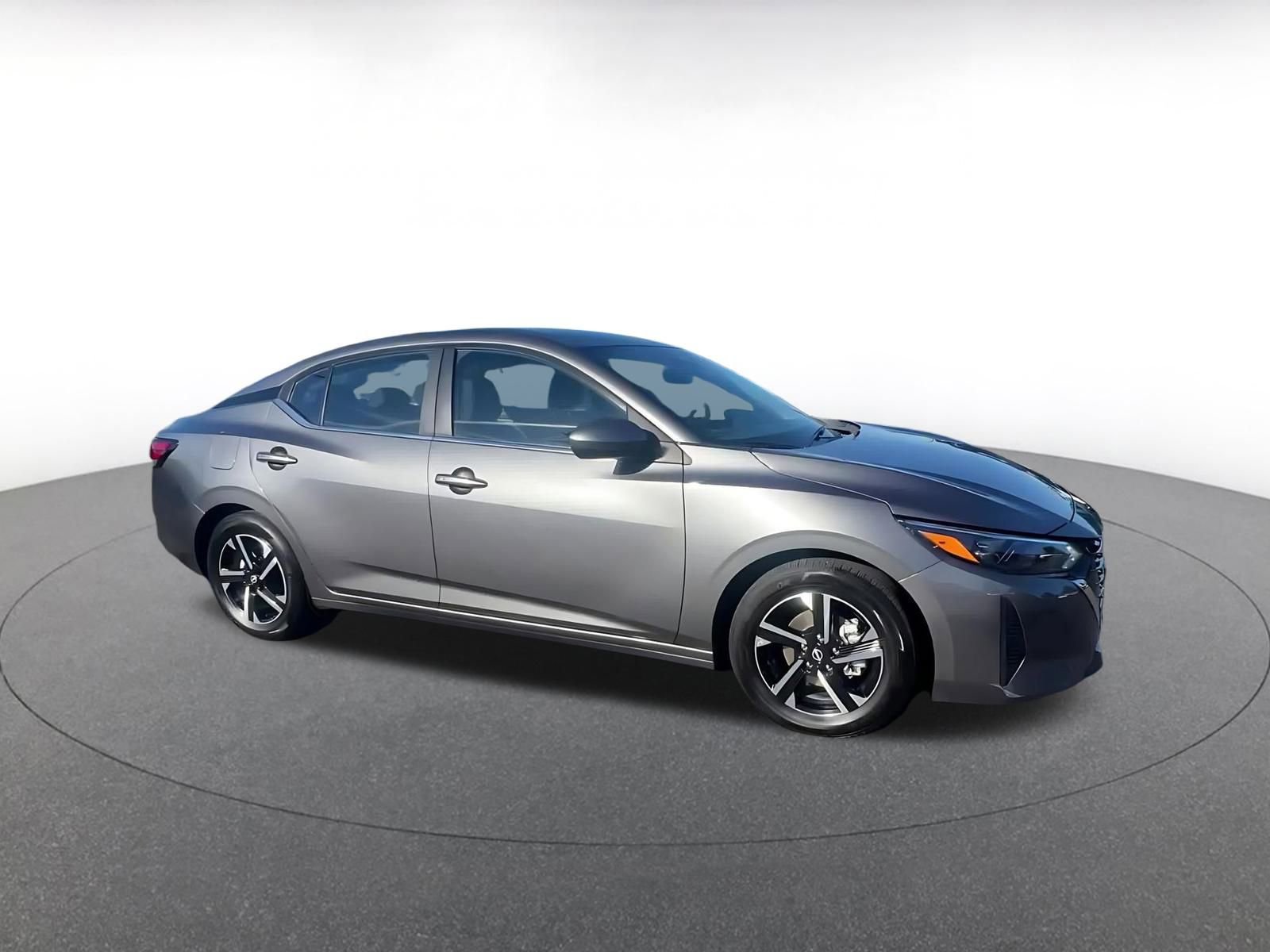 Used 2025 Nissan Sentra SV image 2