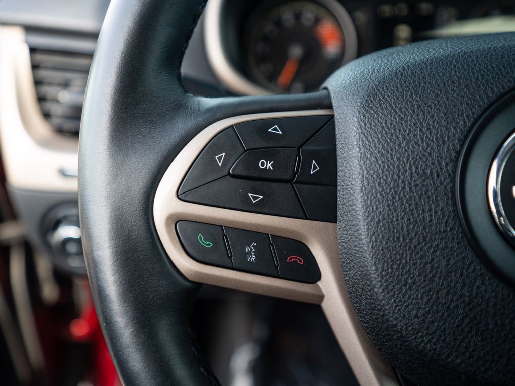 Used 2017 Jeep Cherokee Latitude w/ Comfort/Convenience Group image 22