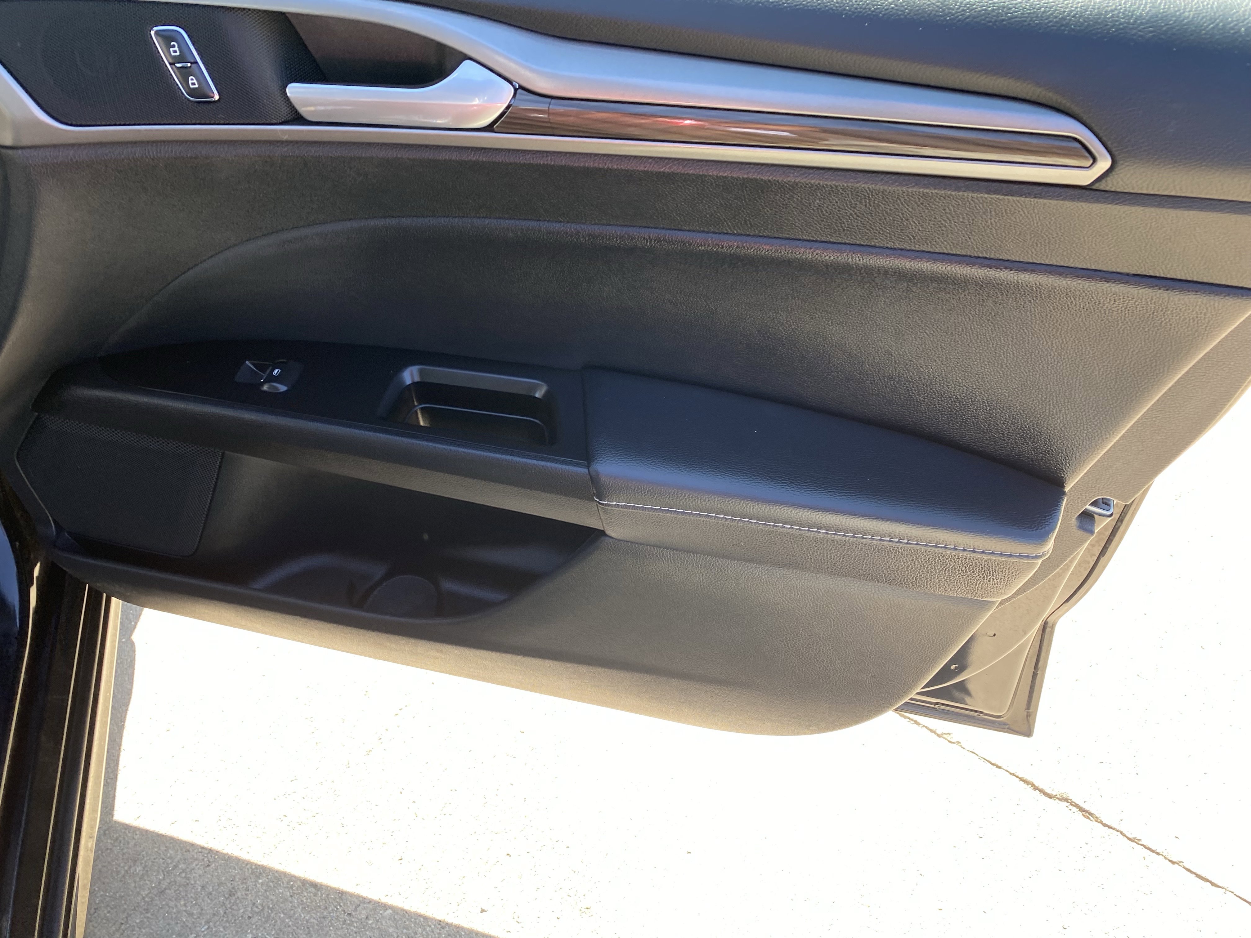 Used 2017 Ford Fusion SE w/ Fusion SE Technology Package image 13