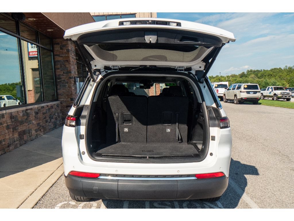 Used 2023 Jeep Grand Cherokee L Limited w/ Luxury Tech Group II AWD/4WD image 36