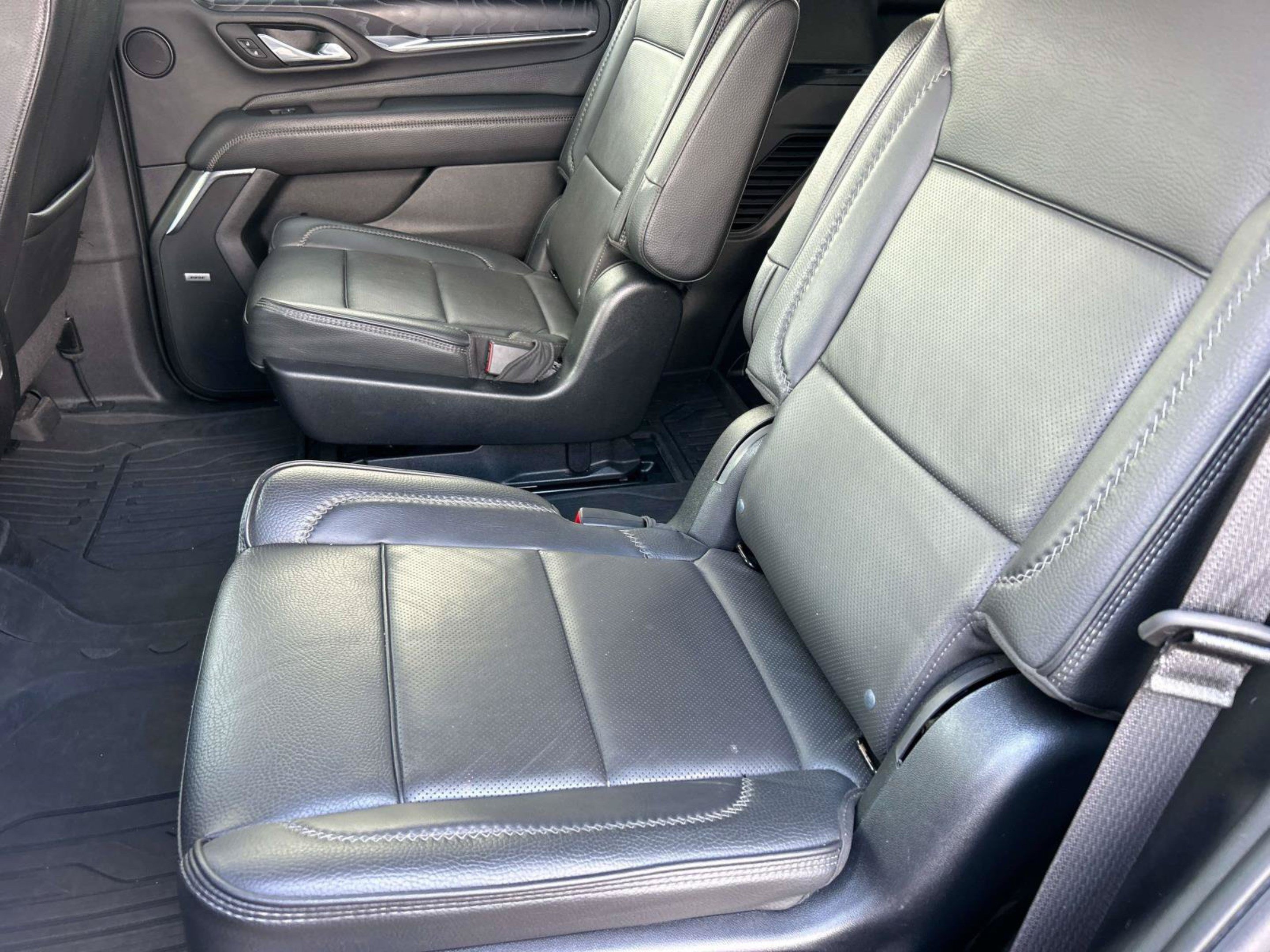 Used 2023 GMC Yukon Denali w/ LPO, Floor Liner Package AWD/4WD image 17