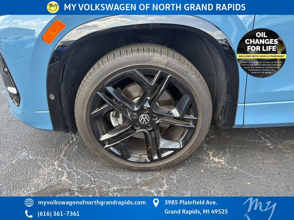 Used 2025 Volkswagen Tiguan SE R-Line AWD/4WD image 33
