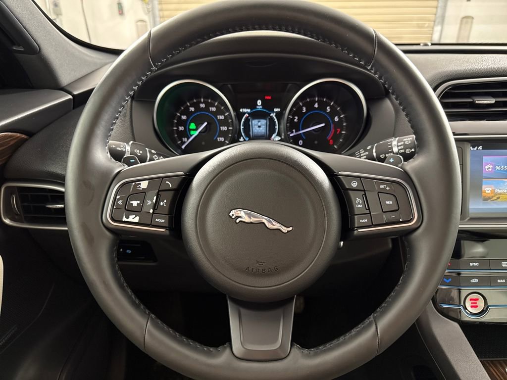 Used 2017 Jaguar F-PACE Prestige image 13