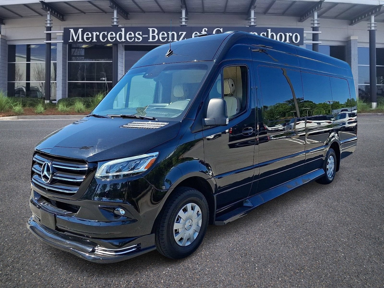 Used 2023 Mercedes-Benz Sprinter 3500 image 3