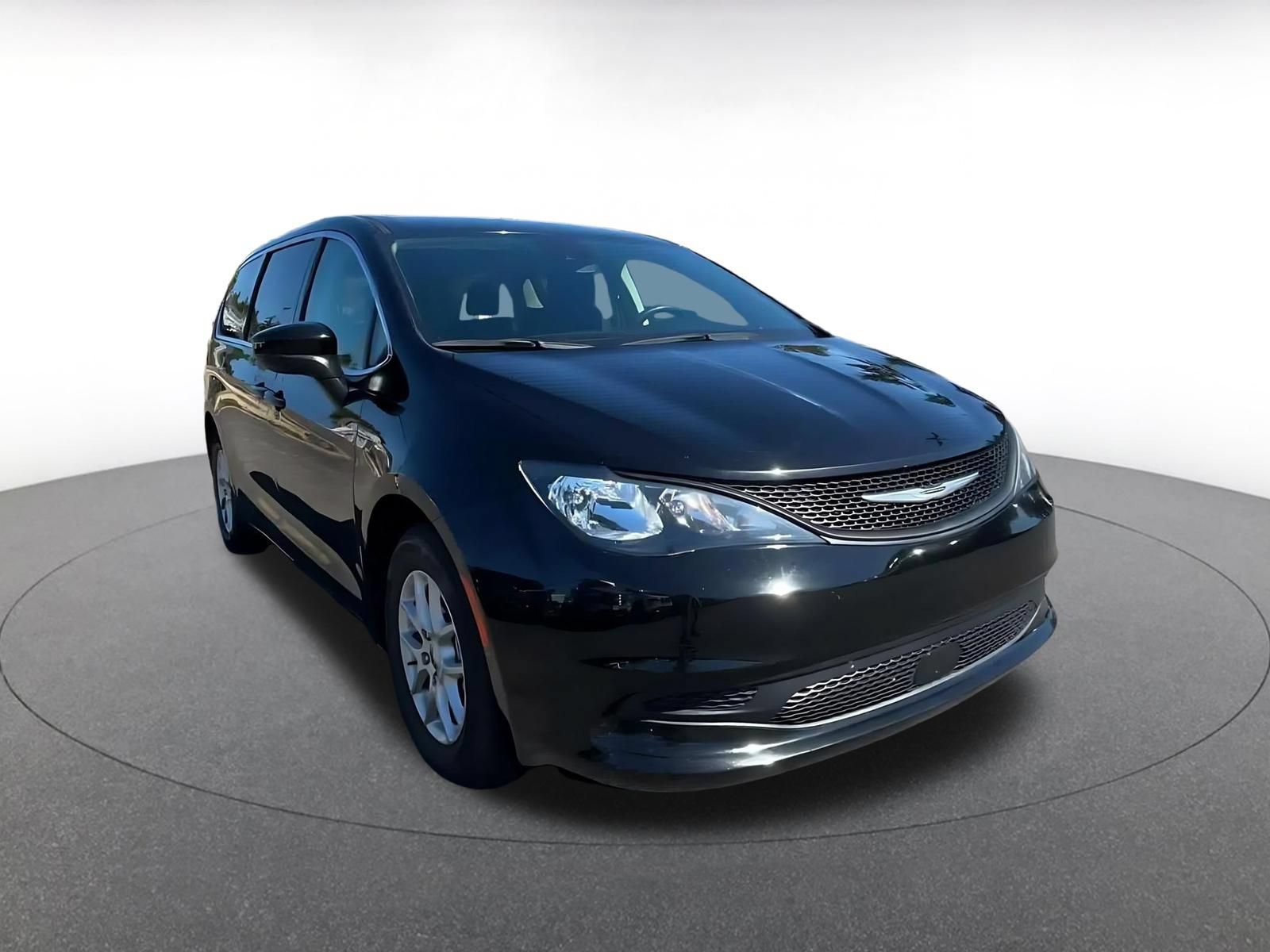 Used 2024 Chrysler Voyager LX FWD image 3