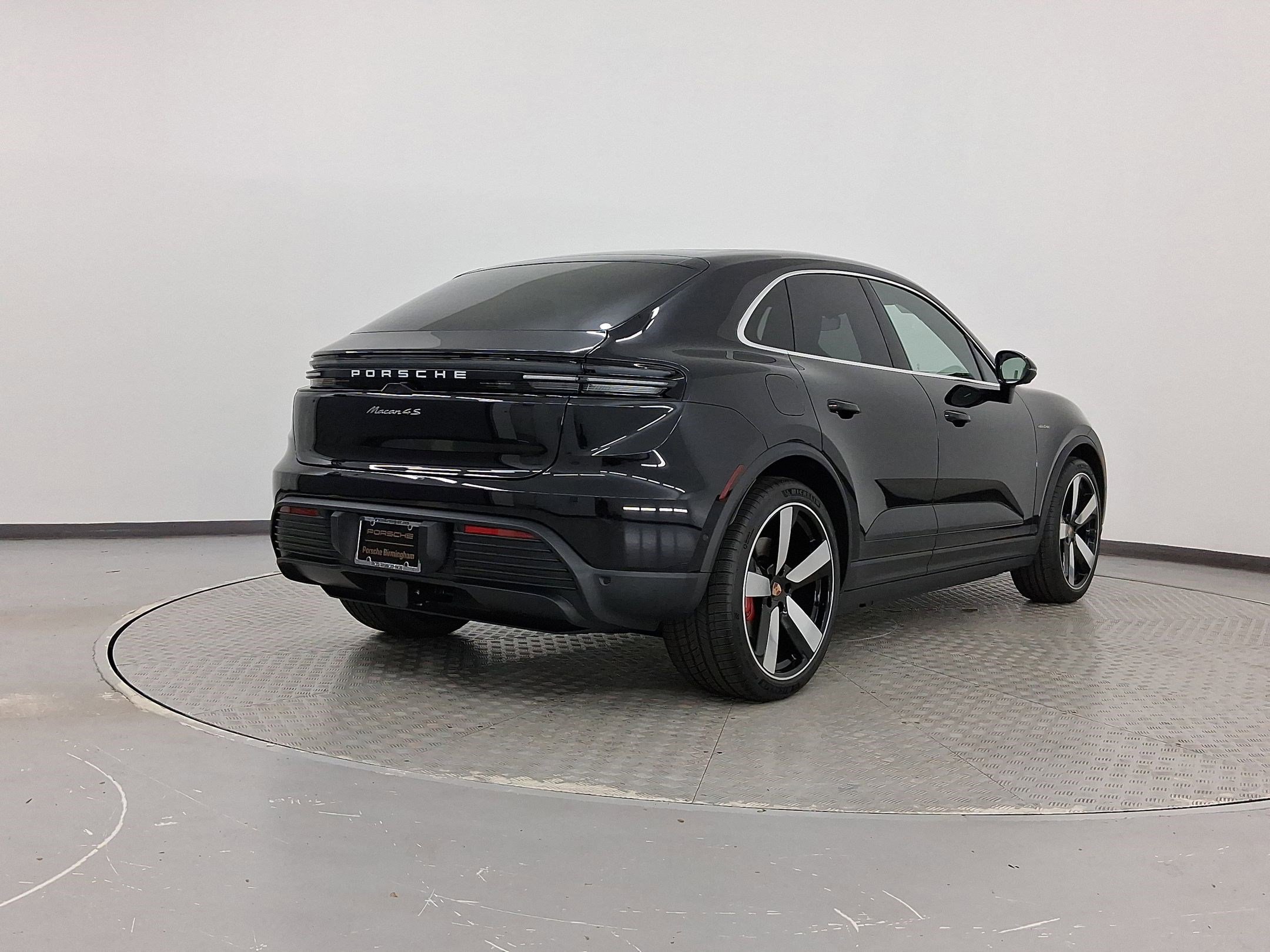 New 2025 Porsche Macan 4S Electric image 9