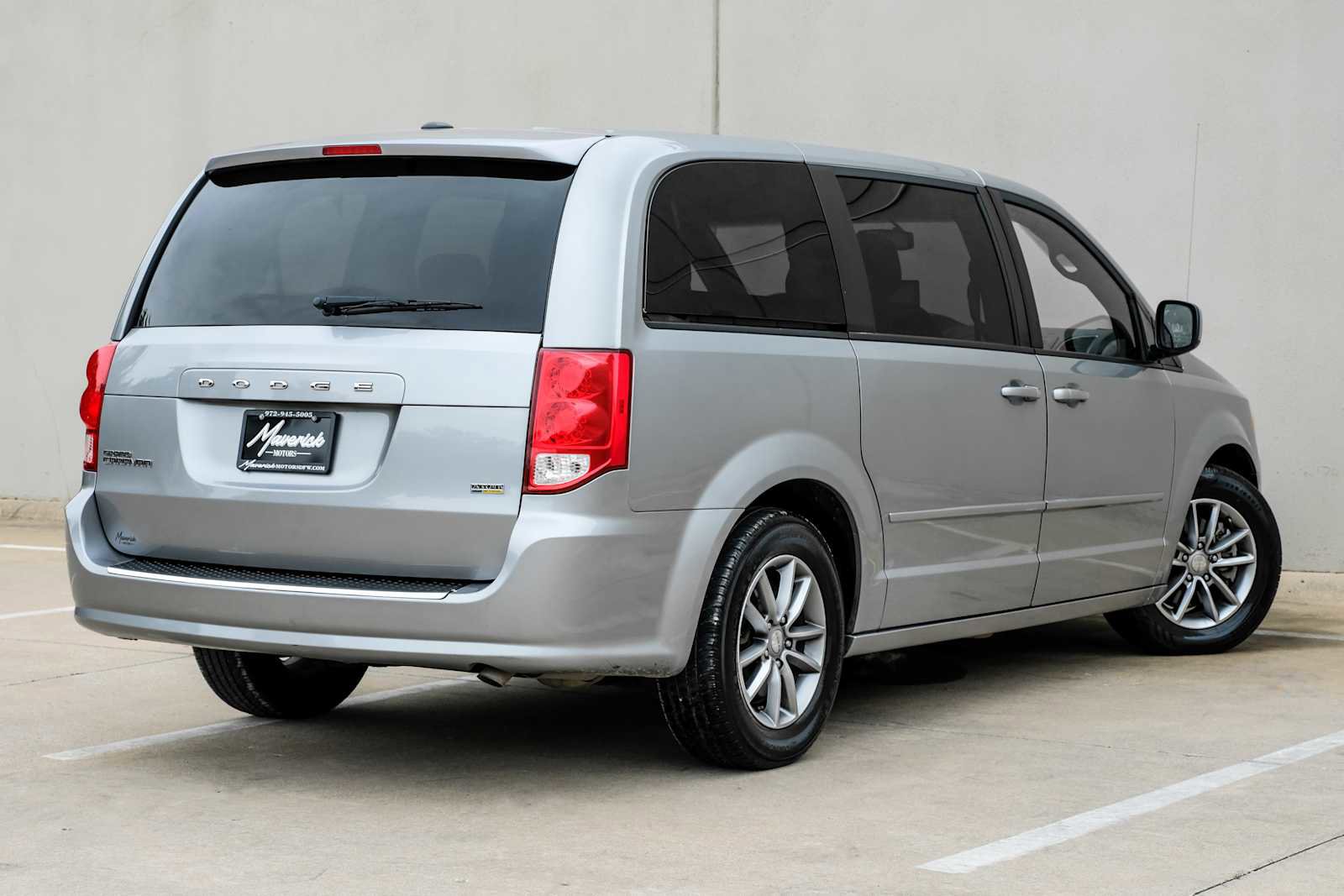 Used 2016 Dodge Grand Caravan SE image 8