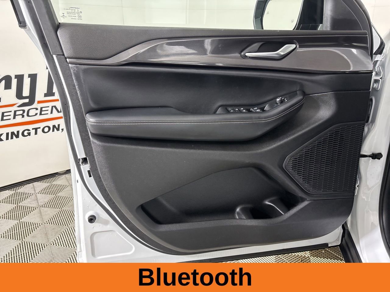 Used 2023 Jeep Grand Cherokee L Laredo image 8