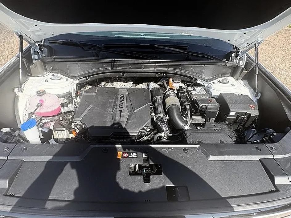 Used 2025 Hyundai Santa Fe SE FWD image 30