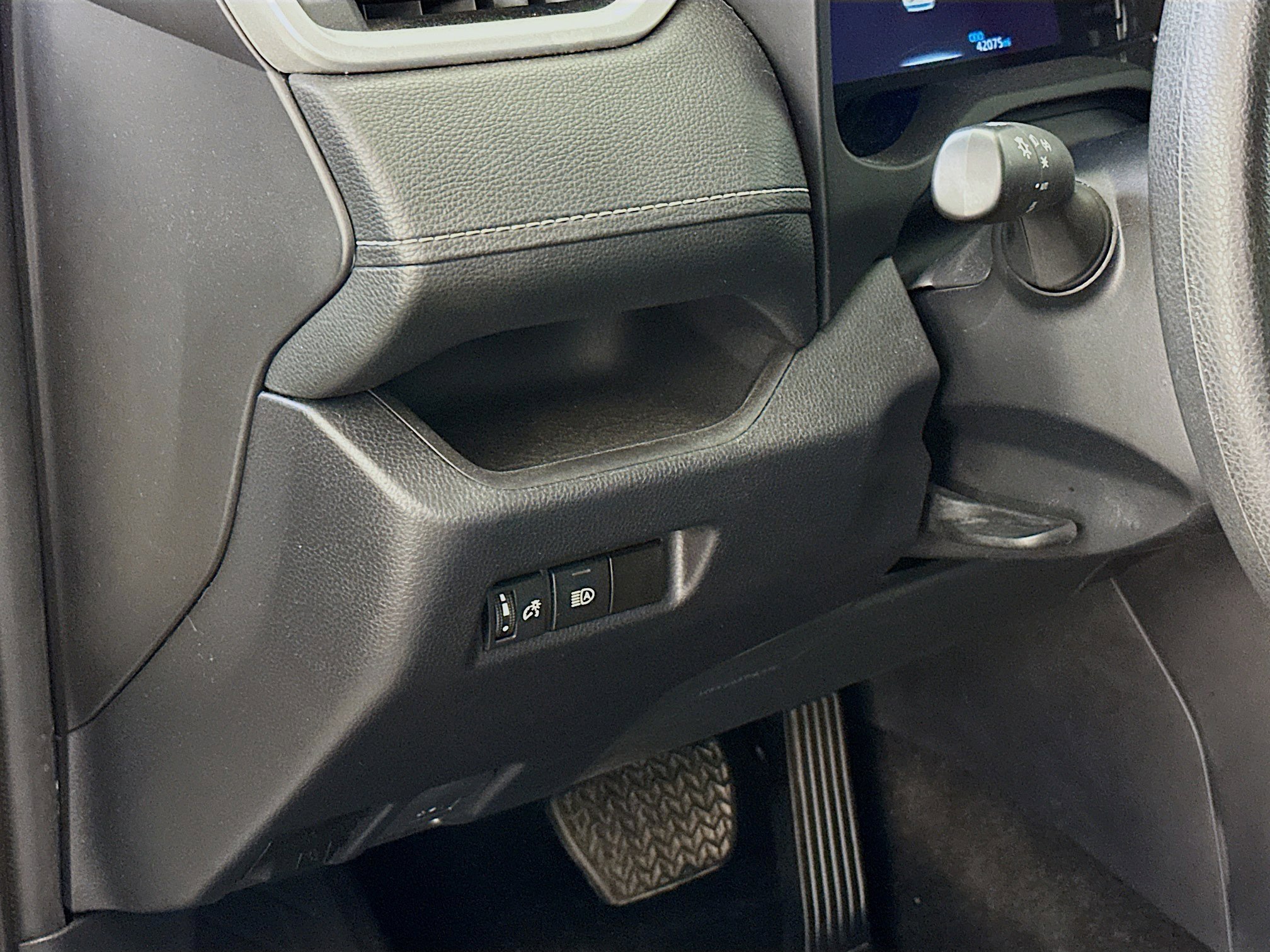 Used 2024 Toyota RAV4 XLE image 17