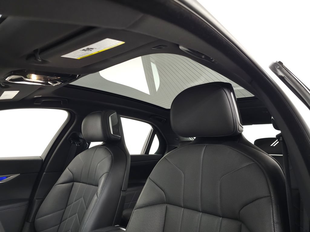 Used 2024 BMW 760i xDrive w/ Premium Package 2 AWD/4WD image 17