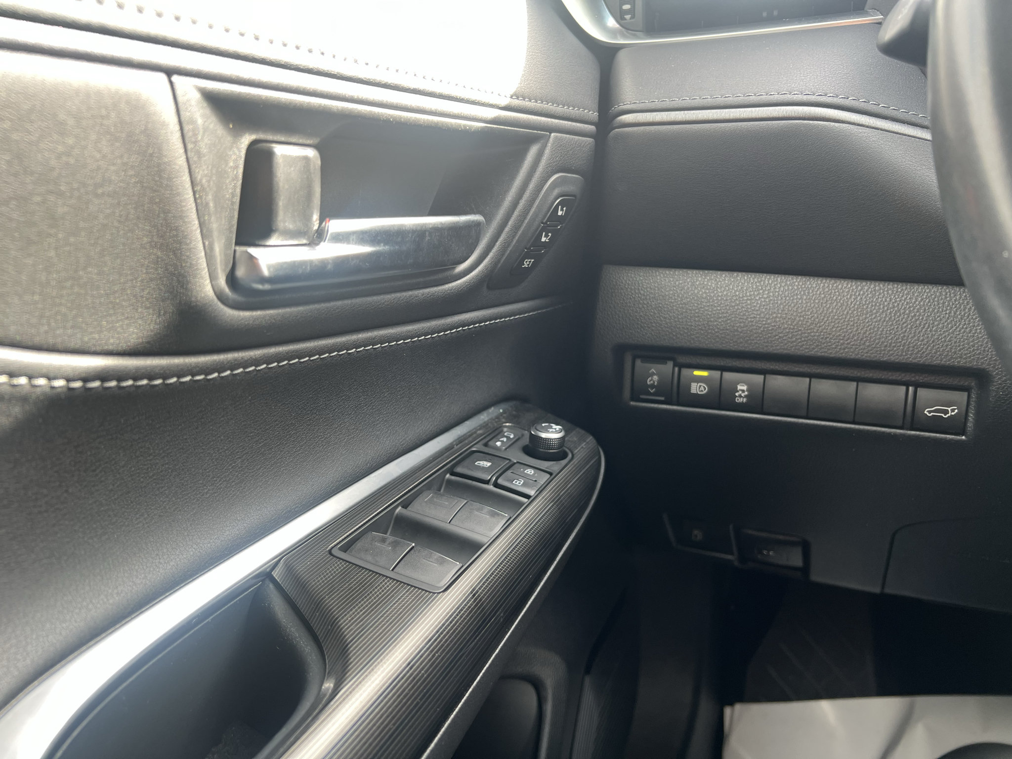 Used 2022 Toyota Venza XLE AWD/4WD image 19