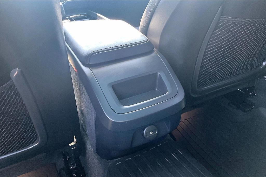 Used 2024 Volvo V60 B5 Cross Country Plus image 33