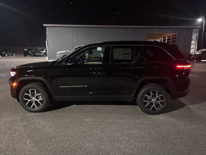 New 2025 Jeep Grand Cherokee Limited w/ Luxury Tech Group II image 6