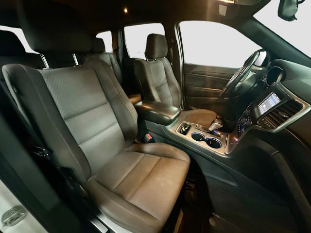 Used 2020 Jeep Grand Cherokee Laredo image 28