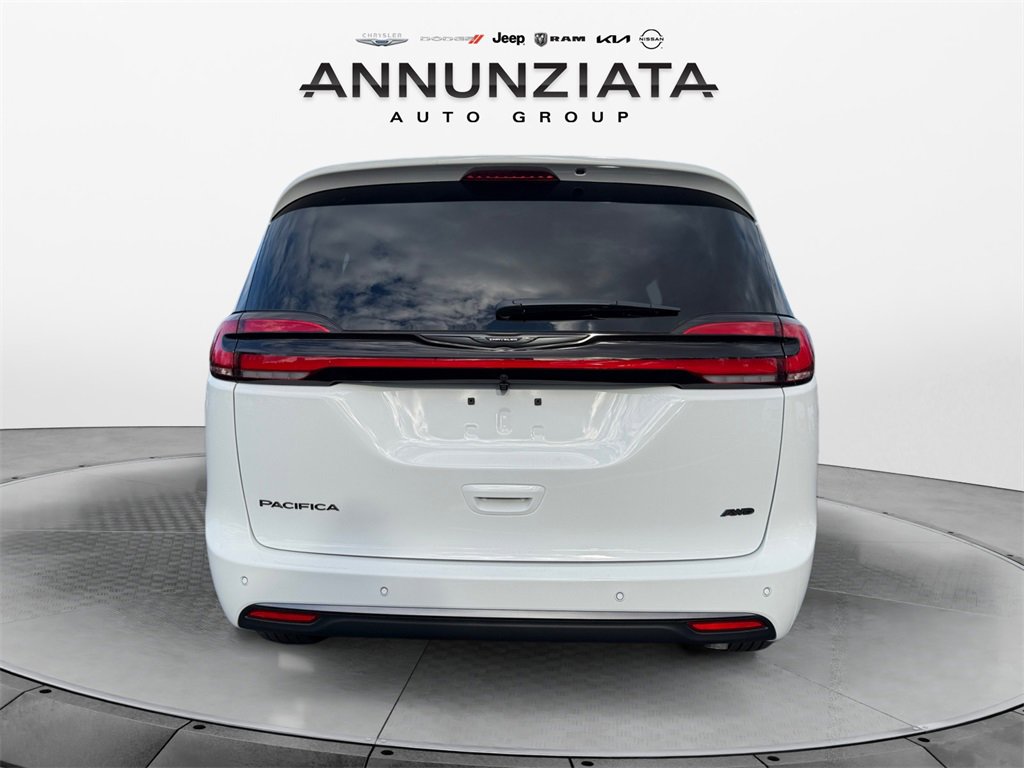 New 2026 Chrysler Pacifica Select image 4