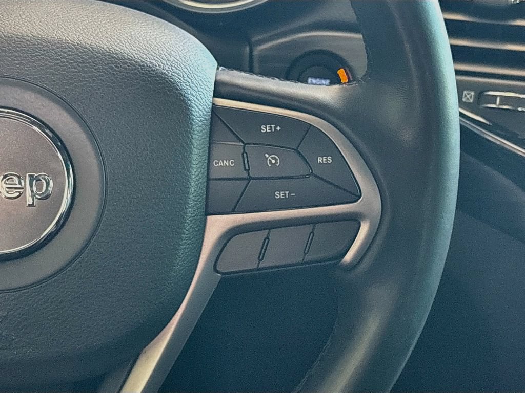 Used 2021 Jeep Grand Cherokee Laredo X RWD image 12