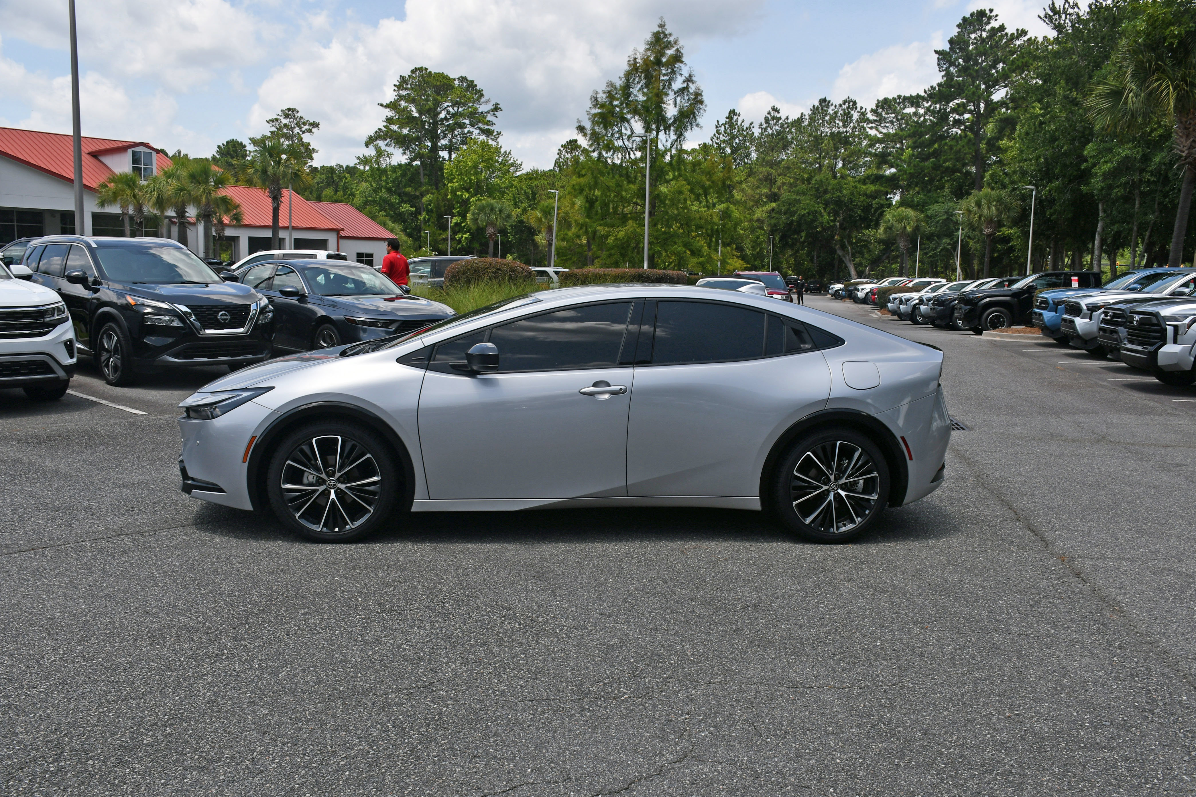 Used 2024 Toyota Prius XLE FWD image 2